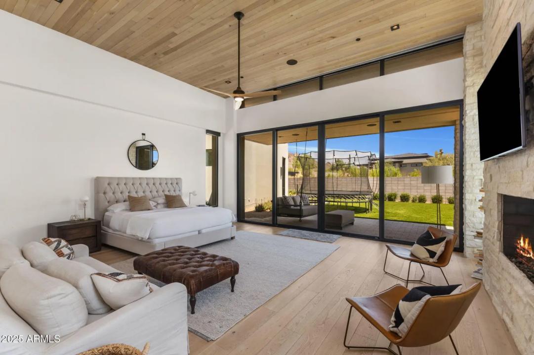 Real Estate Picture 10