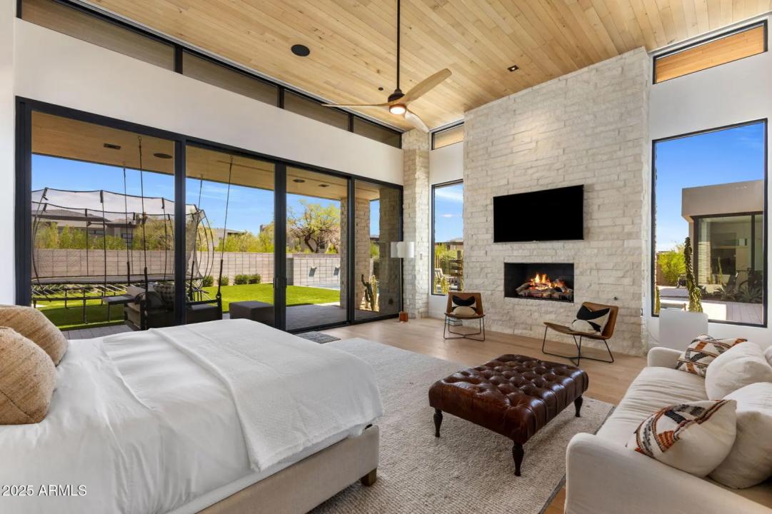 Real Estate Picture 11