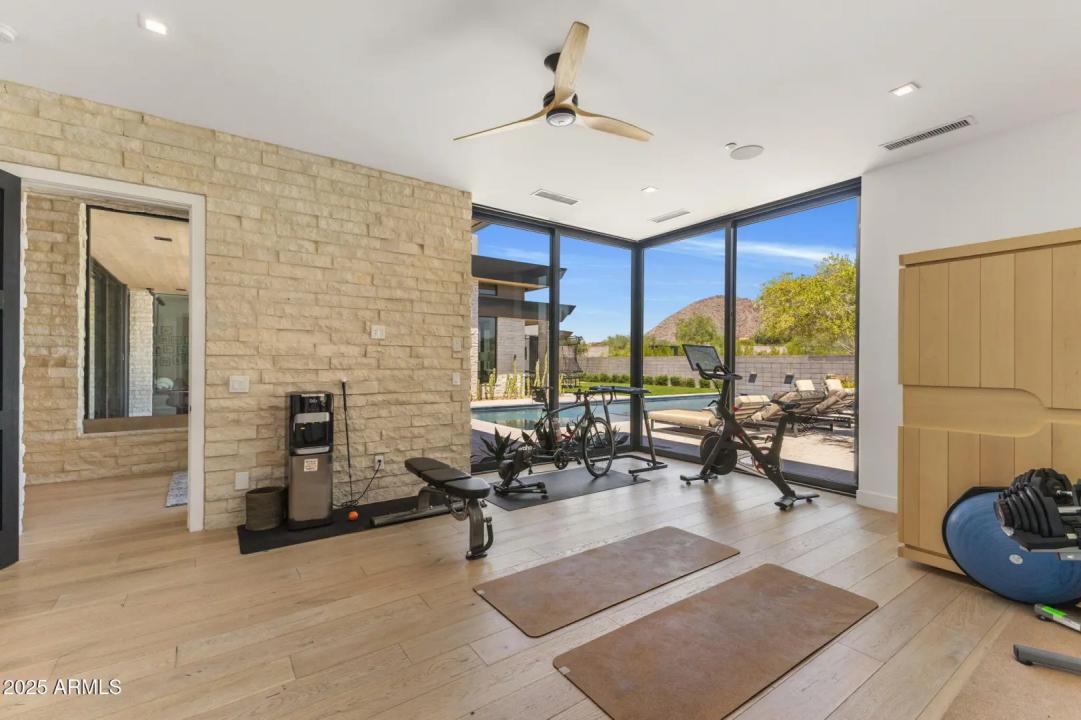 Real Estate Picture 12