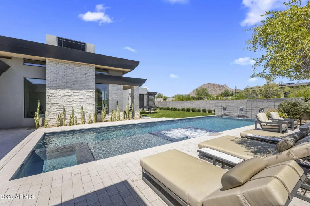 Real Estate Picture 15