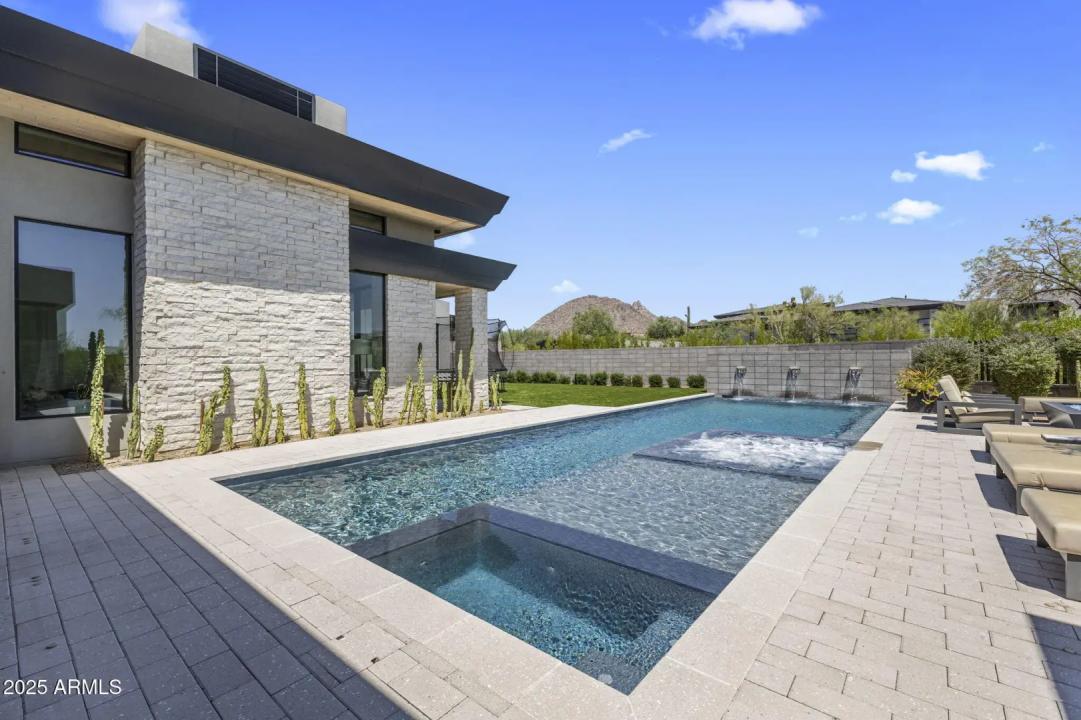 Real Estate Picture 17