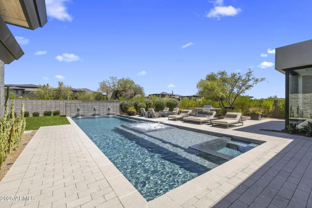 Real Estate Picture 18