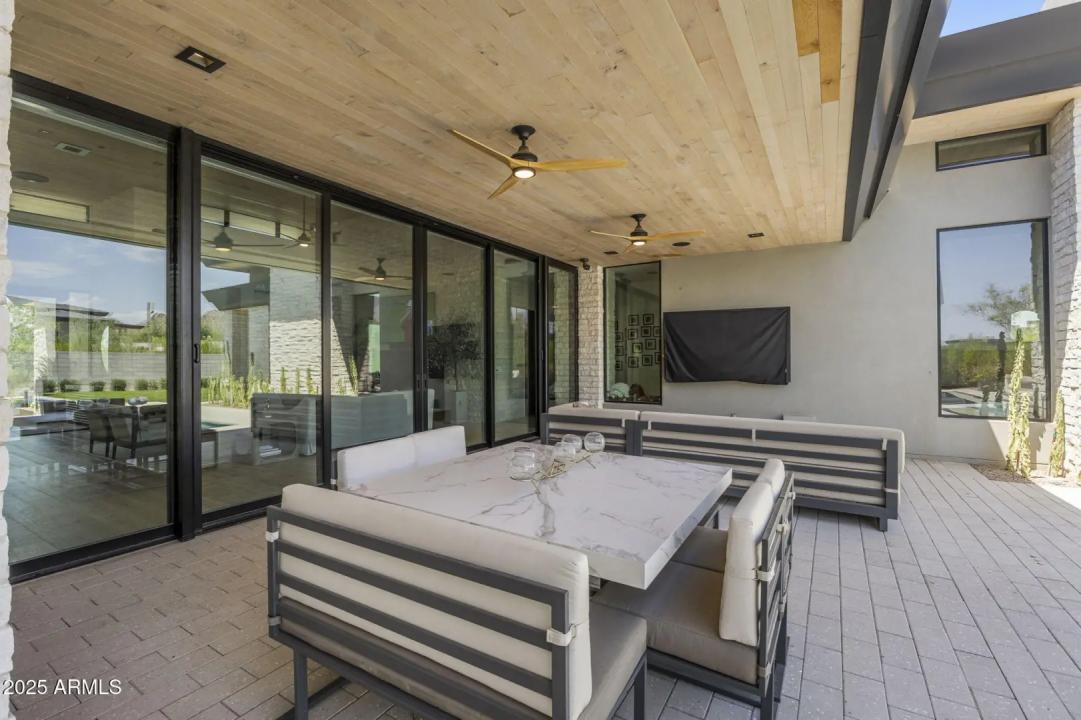 Real Estate Picture 24