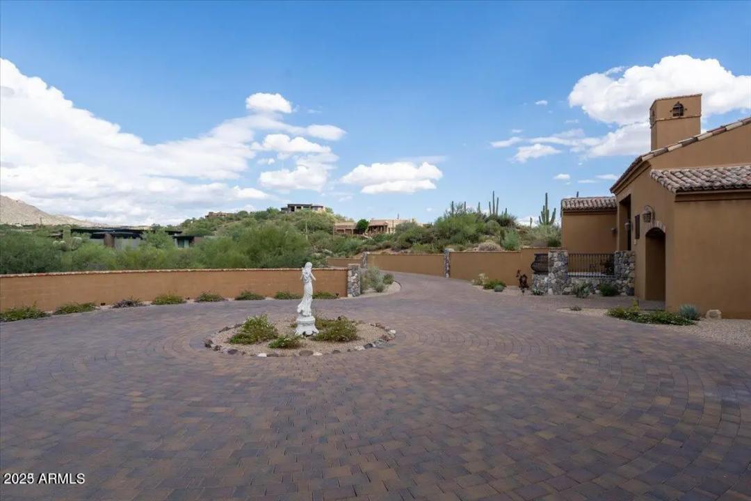 Real Estate Picture 17