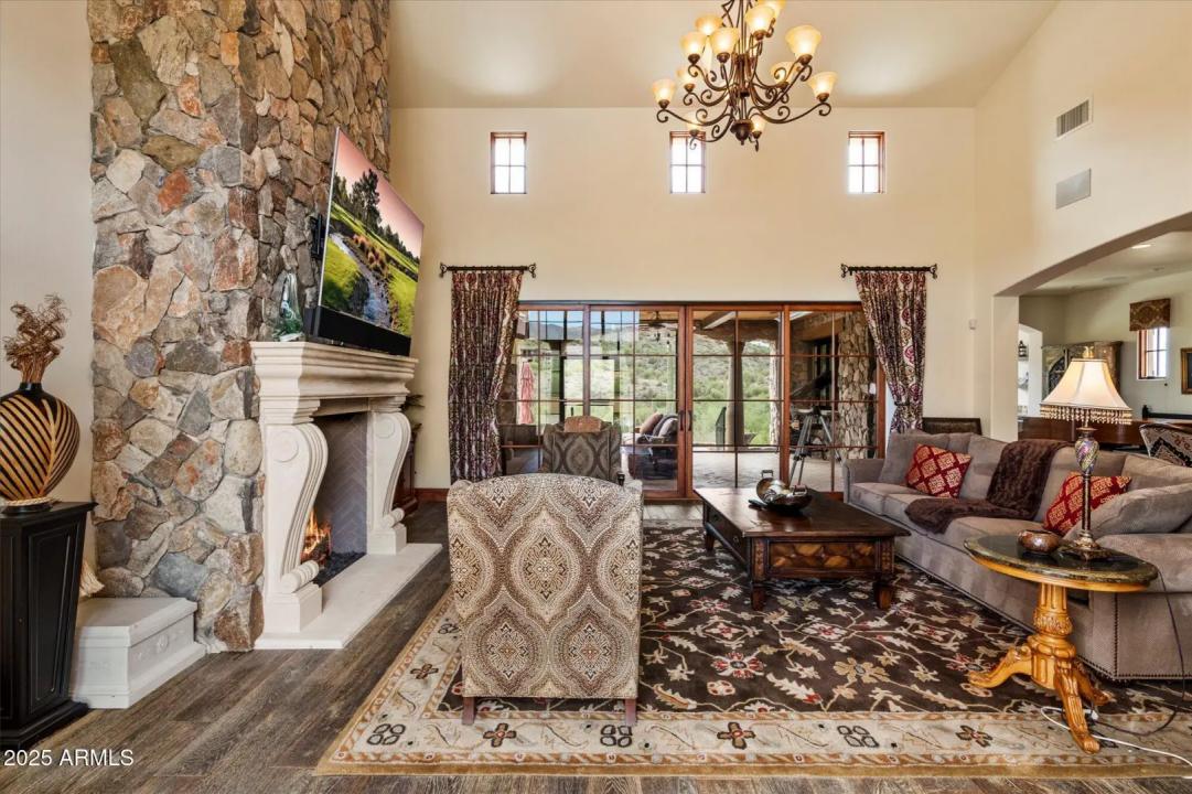 Real Estate Picture 11