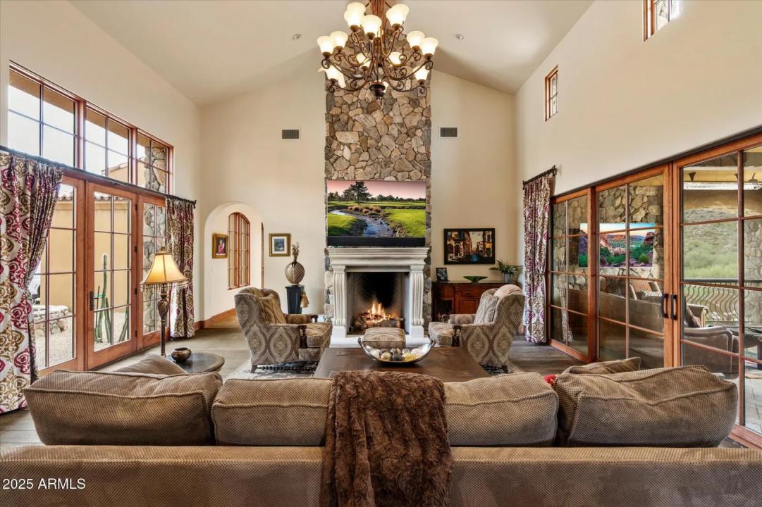 Real Estate Picture 12