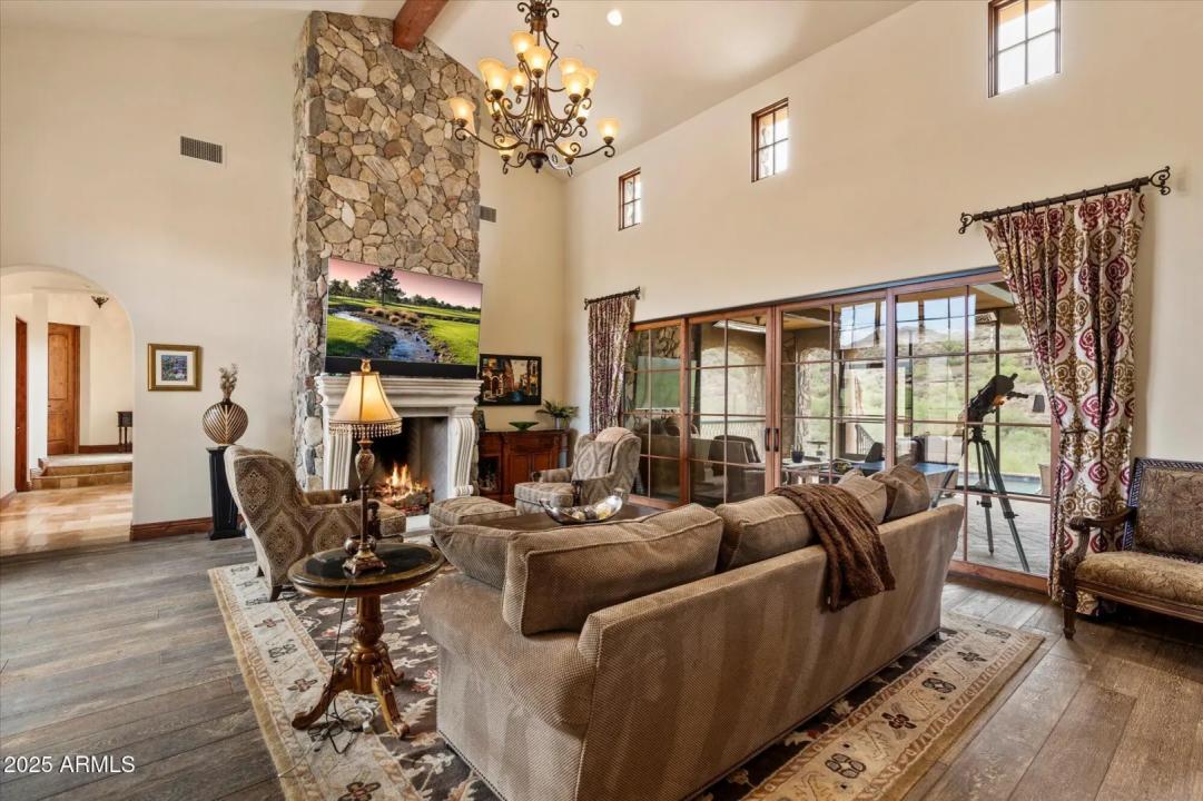 Real Estate Picture 14