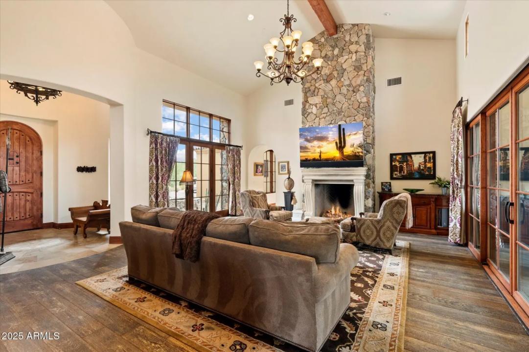 Real Estate Picture 15