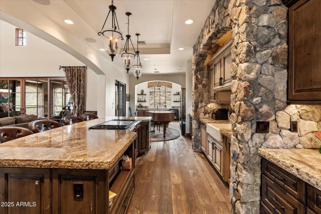 Real Estate Picture 22