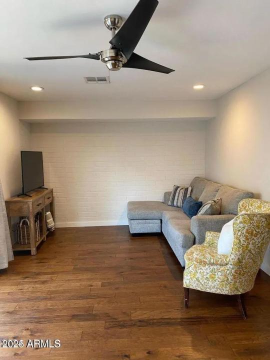 Real Estate Picture 5