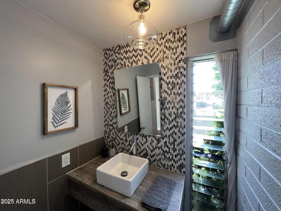 Real Estate Picture 7