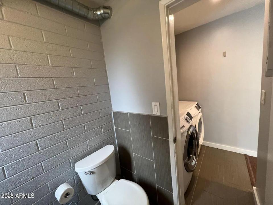Real Estate Picture 9
