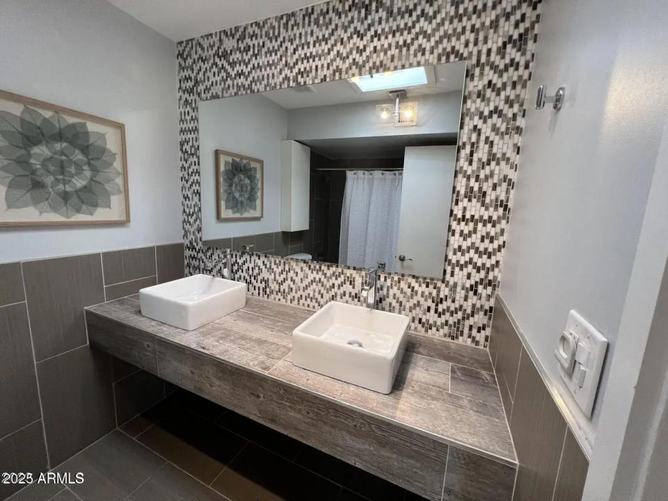 Real Estate Picture 23