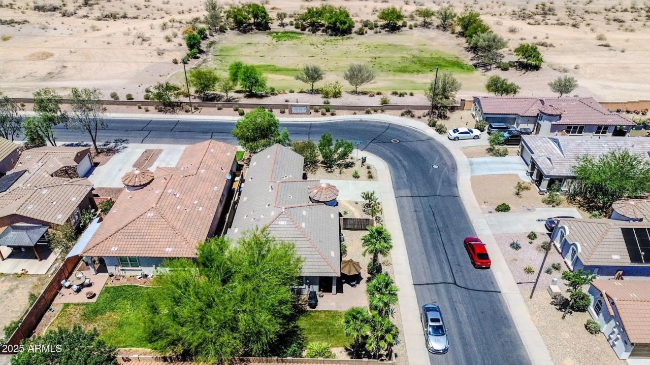 Real Estate Picture 3