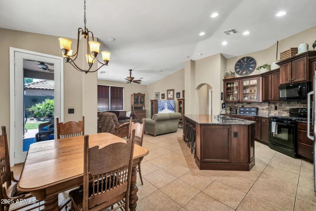 Real Estate Picture 8