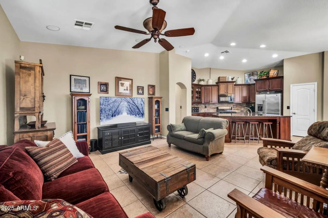 Real Estate Picture 10