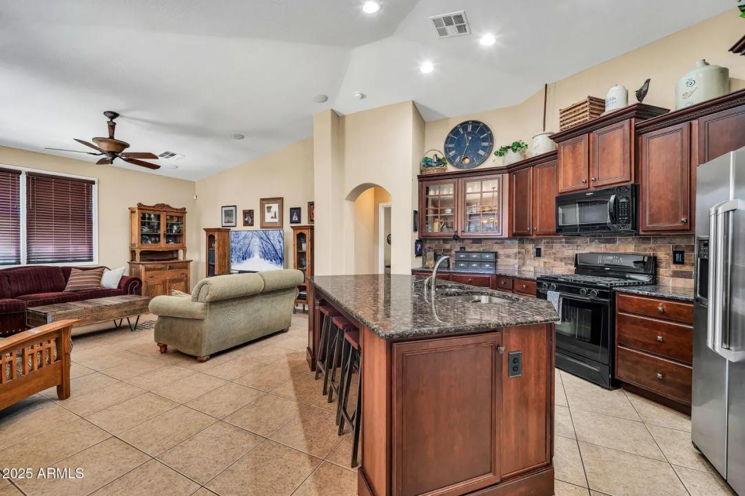 Real Estate Picture 14