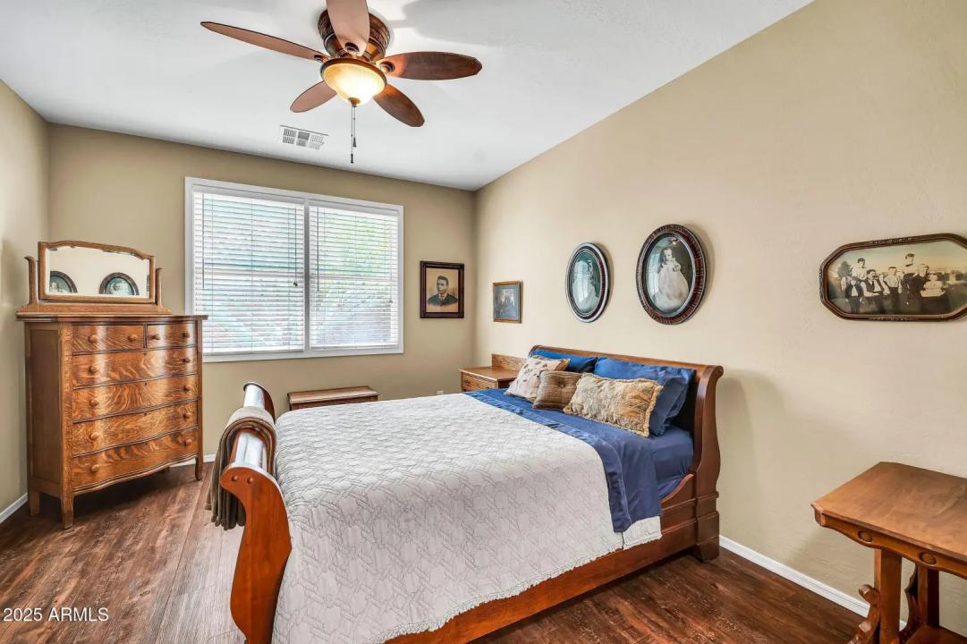 Real Estate Picture 16