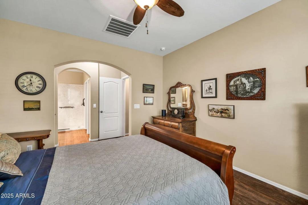 Real Estate Picture 17