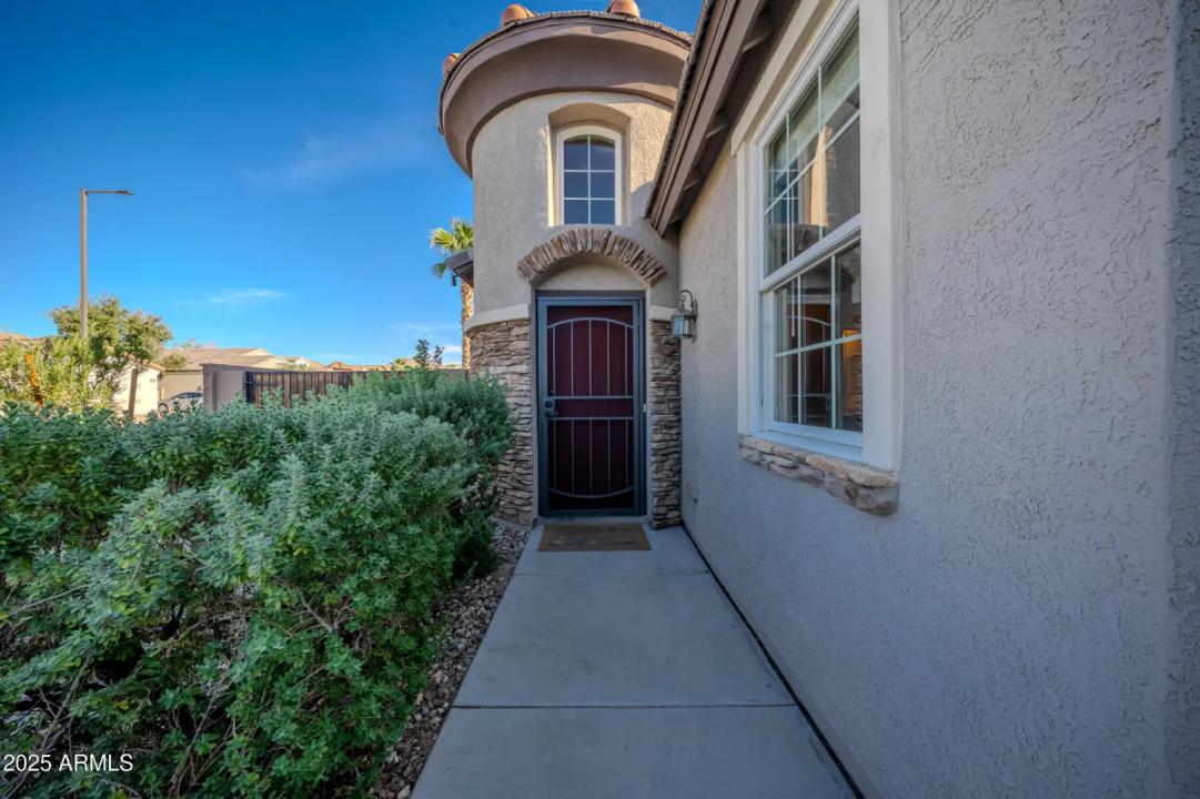 Real Estate Picture 5