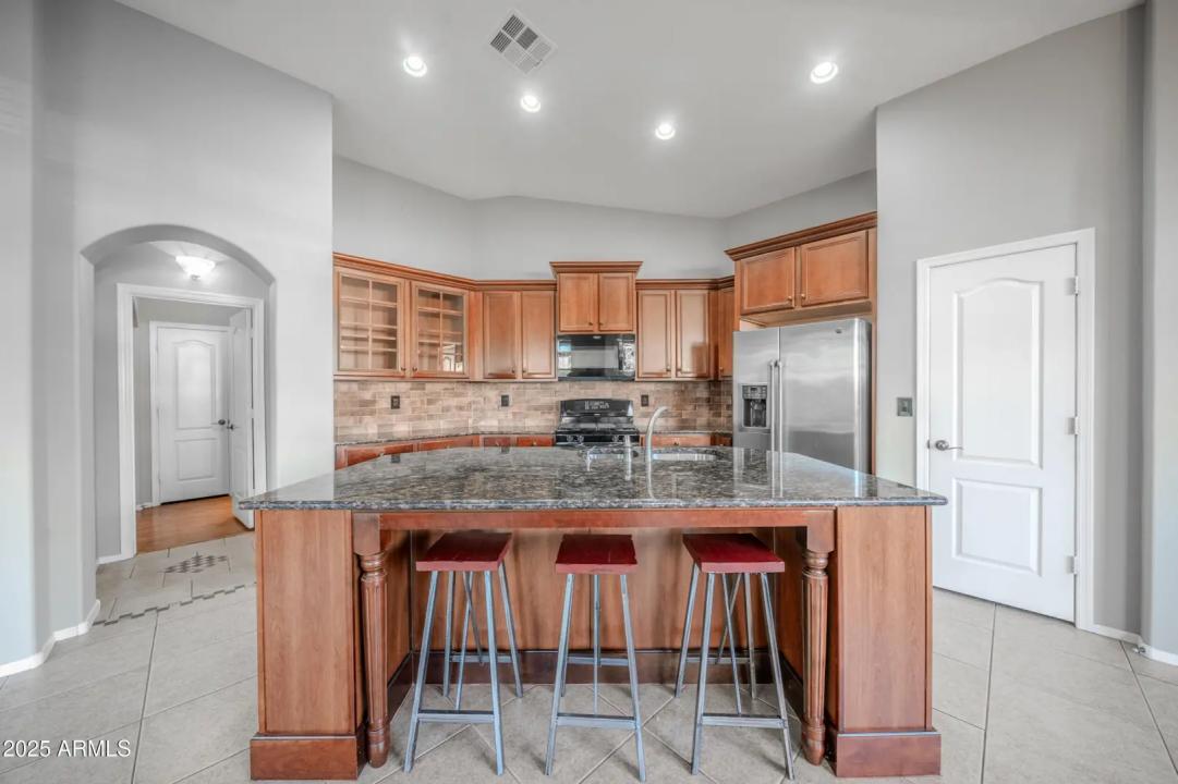 Real Estate Picture 7