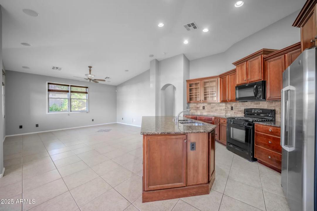 Real Estate Picture 8