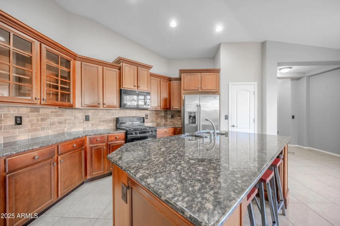 Real Estate Picture 9