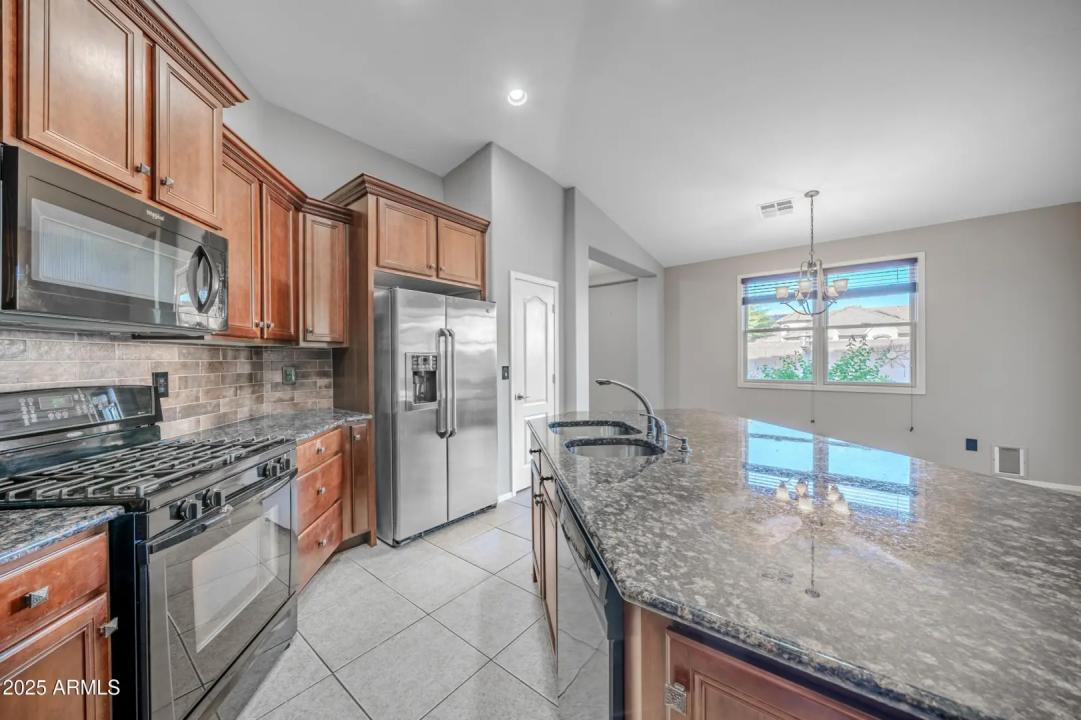 Real Estate Picture 10
