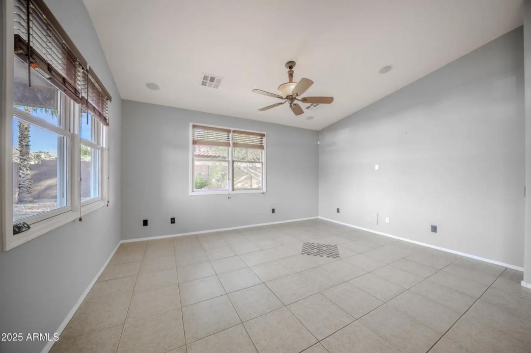 Real Estate Picture 12