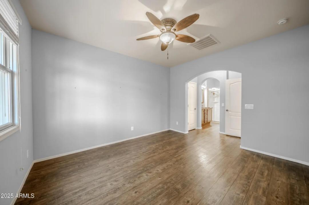 Real Estate Picture 14