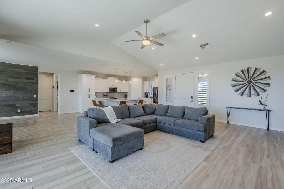 Real Estate Picture 13