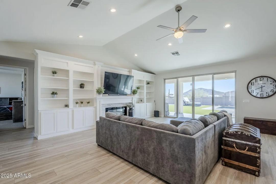 Real Estate Picture 15