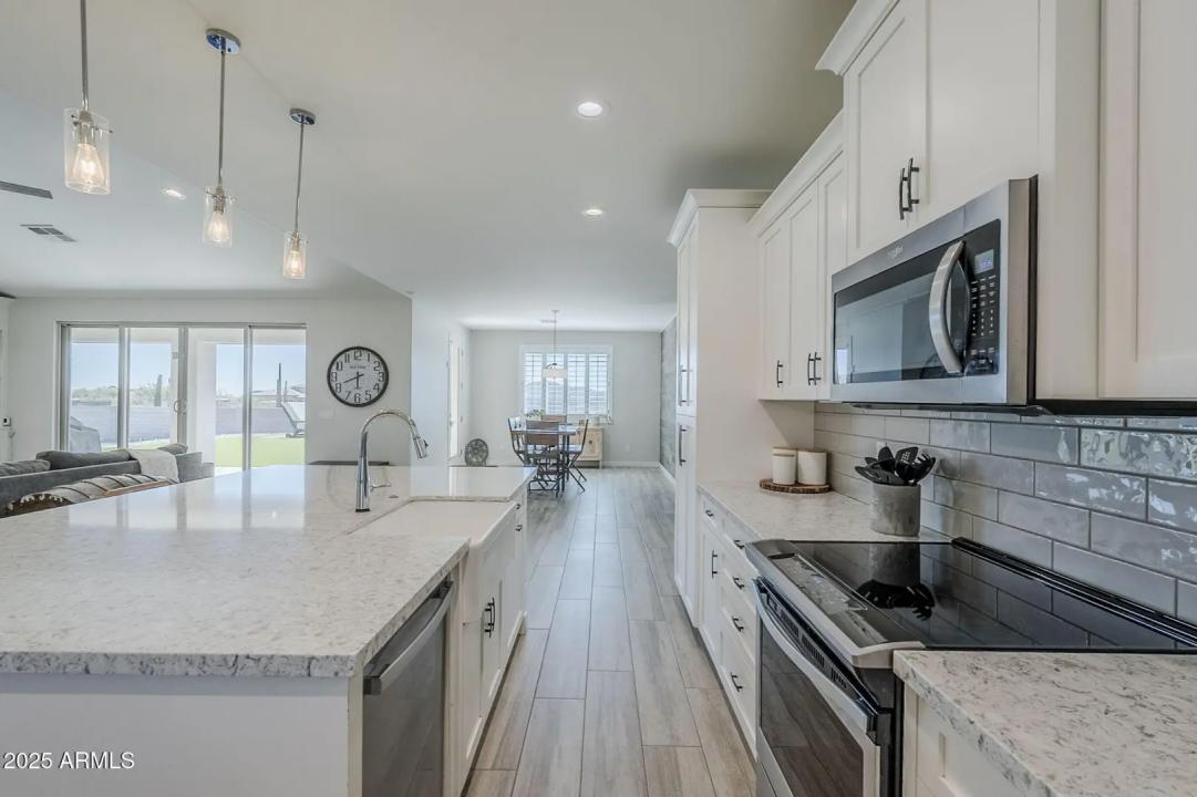 Real Estate Picture 20