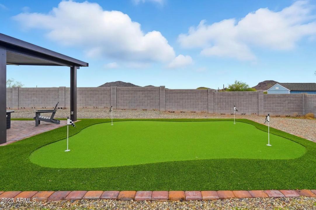 Real Estate Picture 3