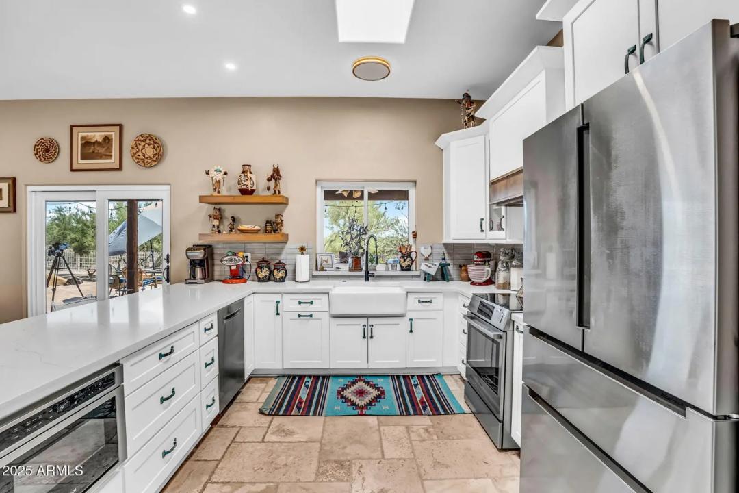 Real Estate Picture 14