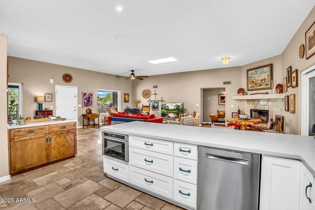 Real Estate Picture 16