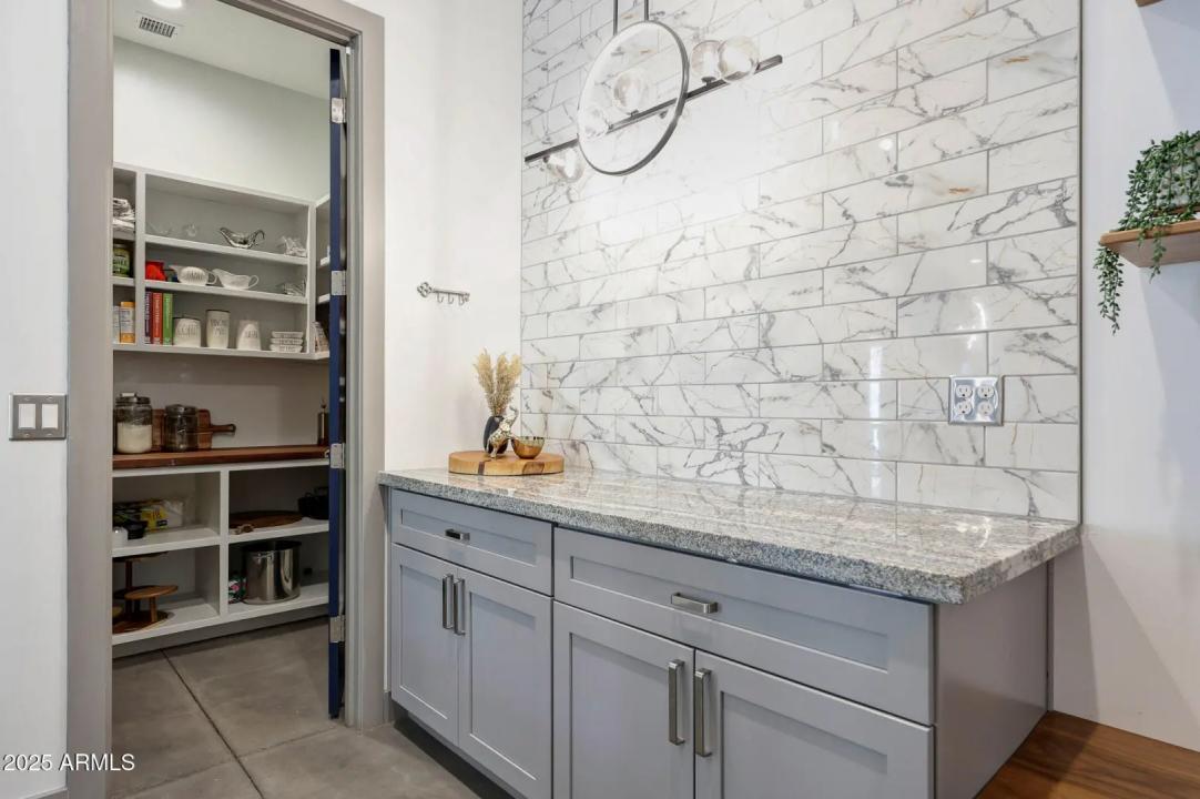Real Estate Picture 11