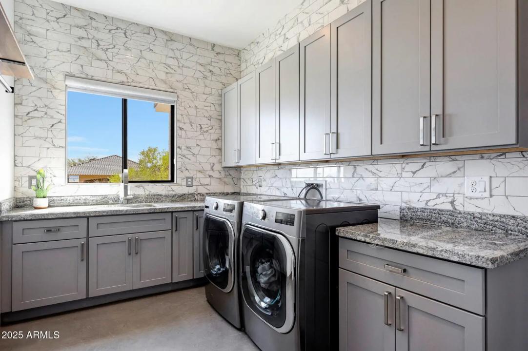 Real Estate Picture 14