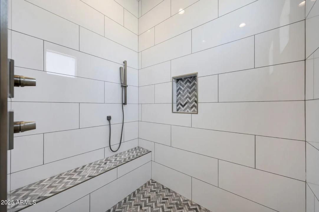 Real Estate Picture 17