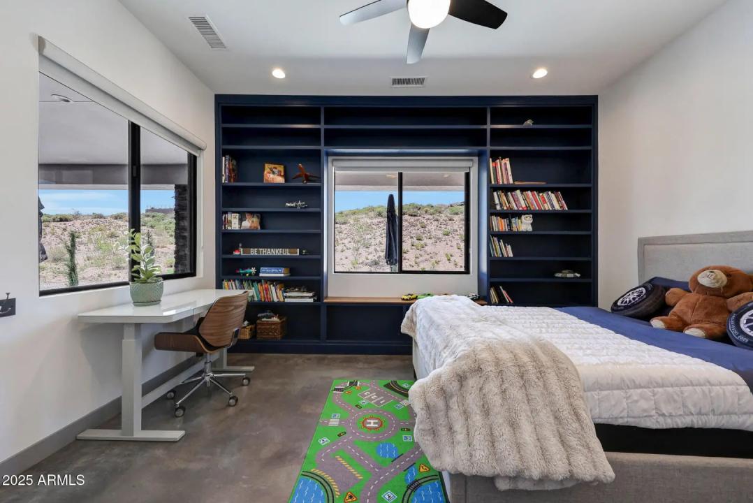 Real Estate Picture 18