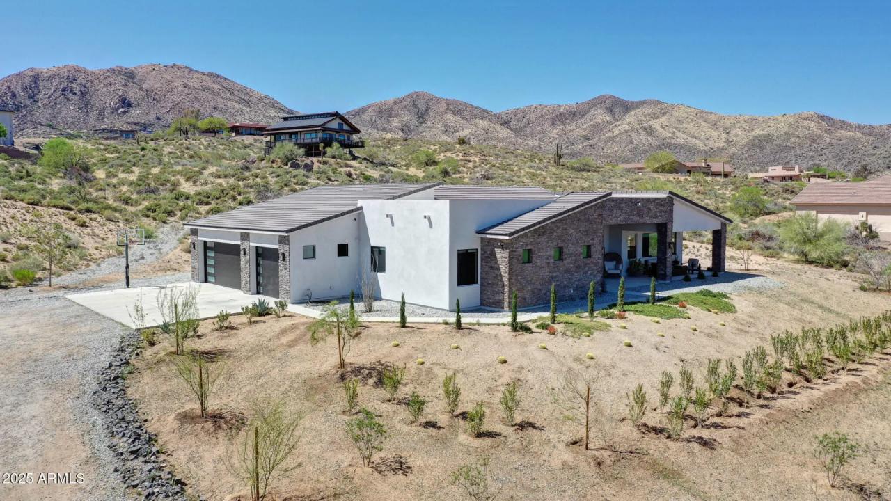 Real Estate Picture 3