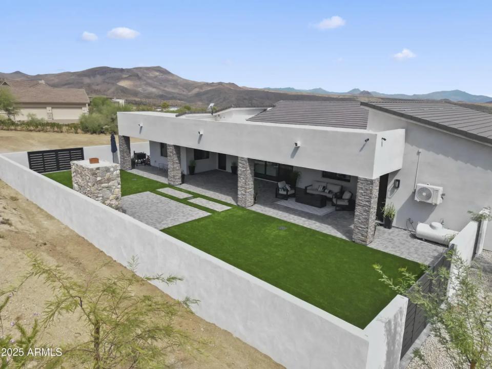 Real Estate Picture 23