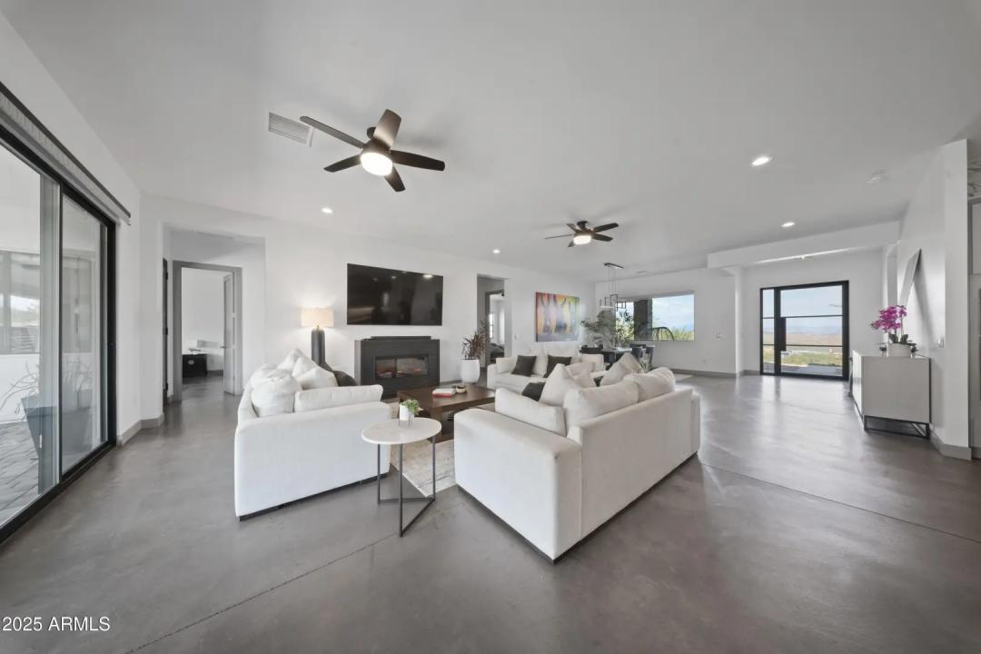Real Estate Picture 7