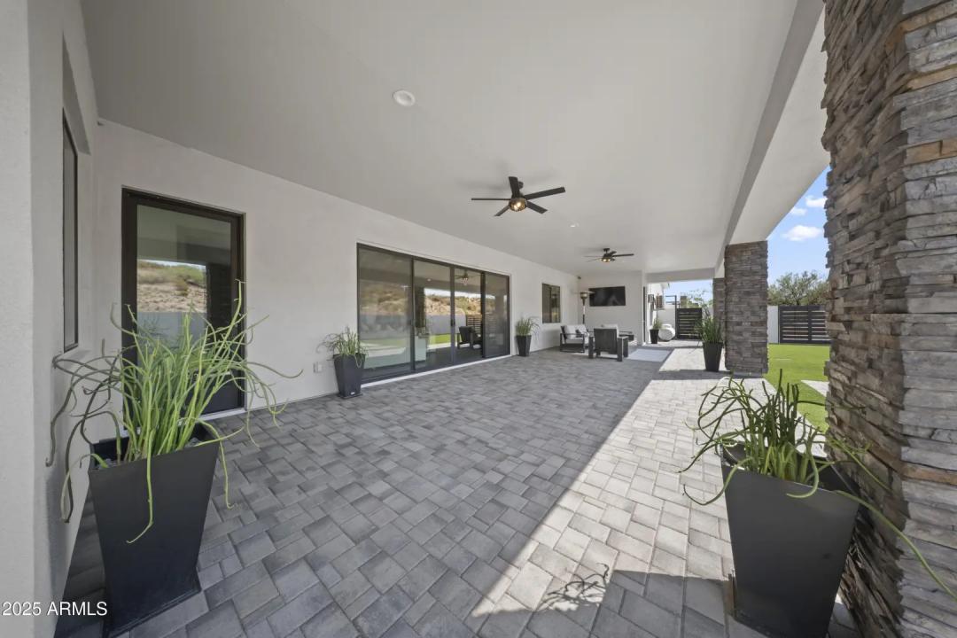 Real Estate Picture 24