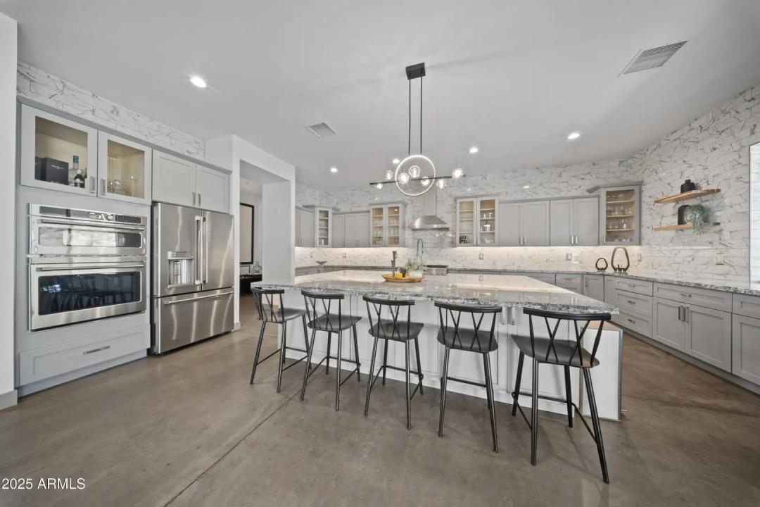 Real Estate Picture 10
