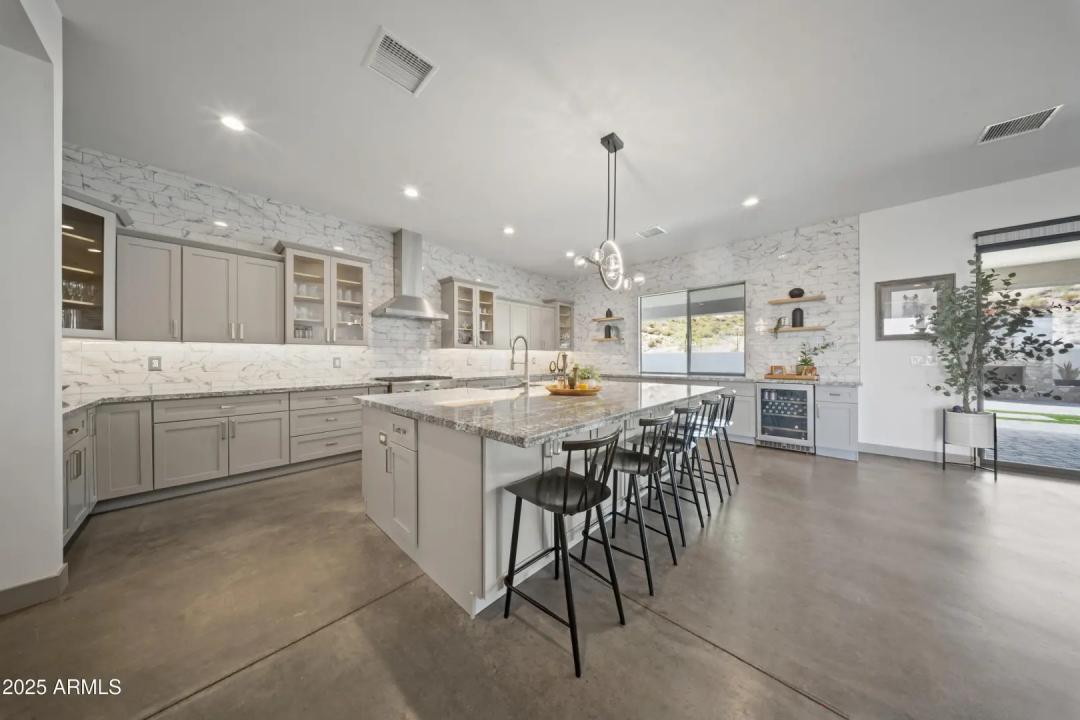 Real Estate Picture 8
