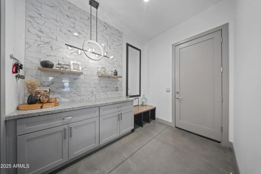 Real Estate Picture 12