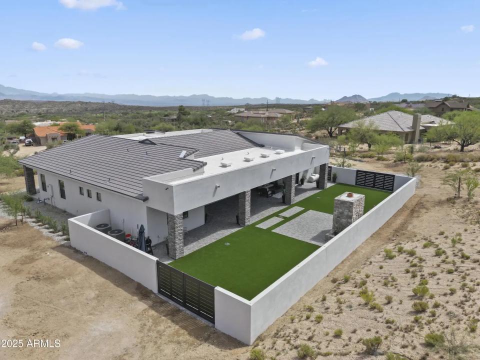 Real Estate Picture 4