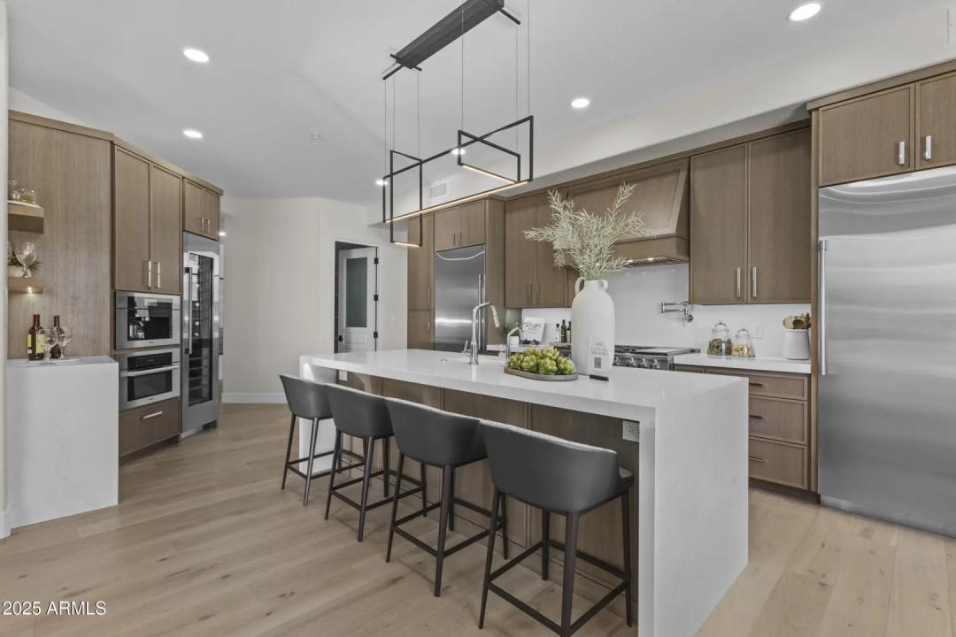 Real Estate Picture 4