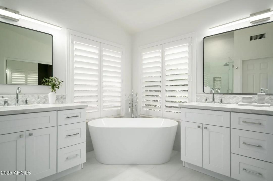 Real Estate Picture 15